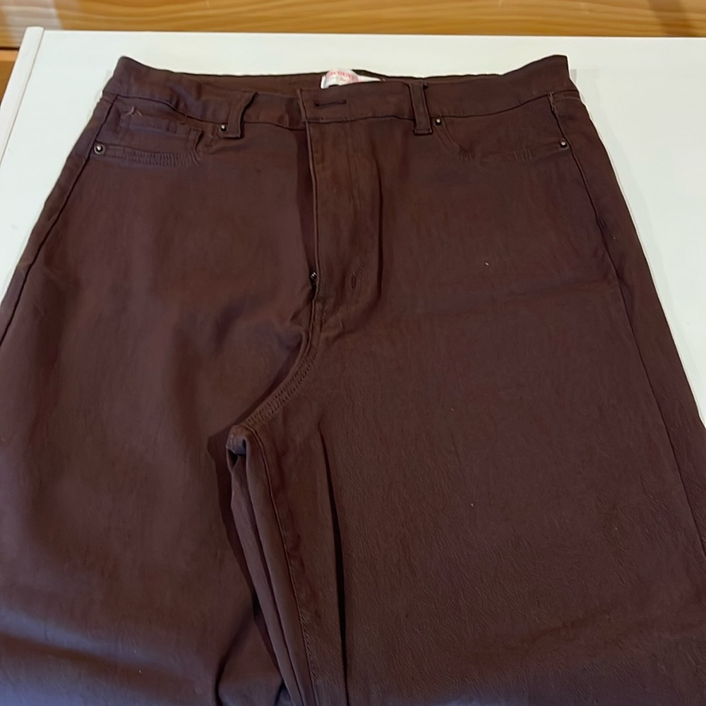 Discount Divas  XL capri